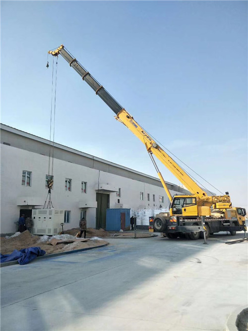 偏关县“超载就喊停”—— 吊车的 “重量保镖” 技术